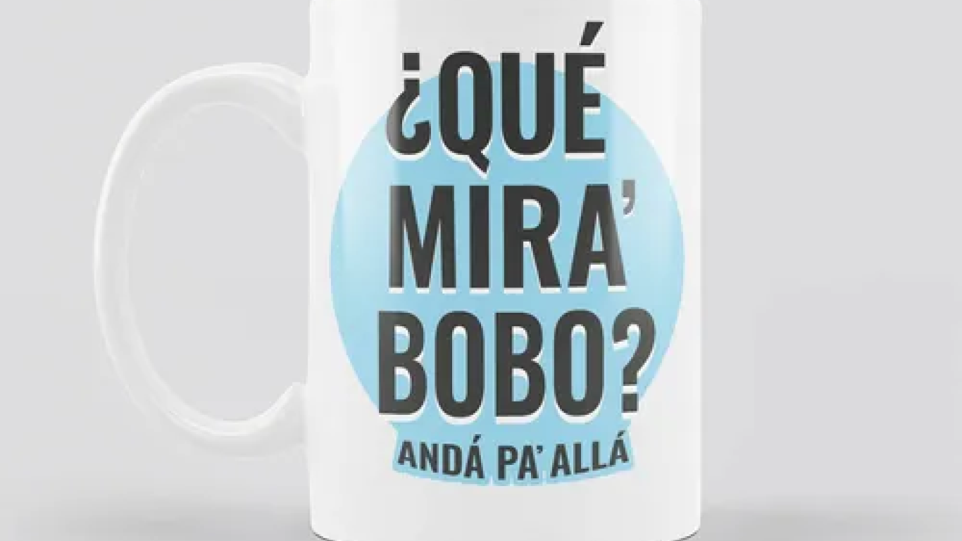 Sacan a la venta productos con la frase viral de Messi, ¿Qué mirás bobo